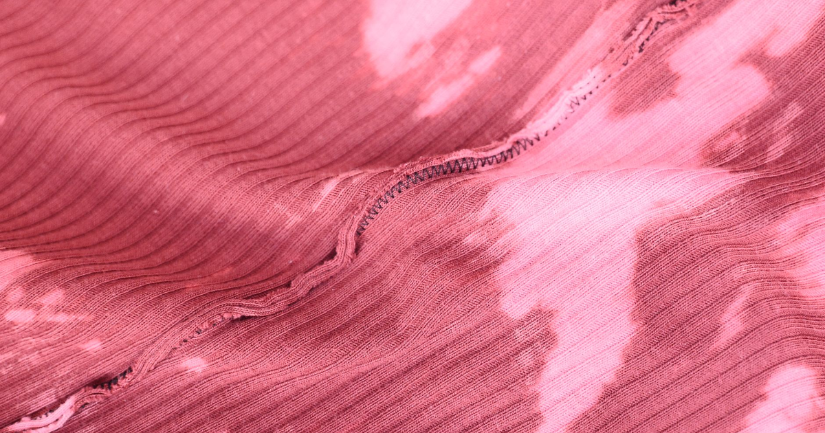 服が動きを許す順番は、誰が決めているのか